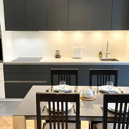 107 - Tour Eiffel Luxe 15eme Parijs