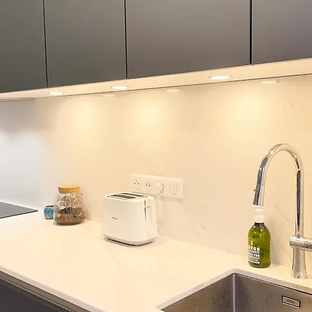 107 - Tour Eiffel Luxe 15eme * Parijs