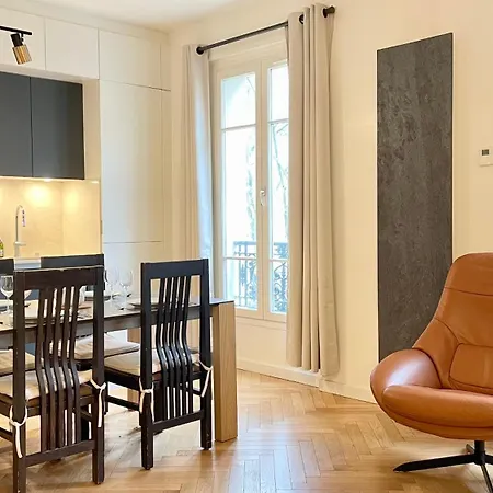 107 - Tour Eiffel Luxe 15eme Appartement *