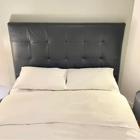 107 - Tour Eiffel Luxe 15eme Appartement Parijs