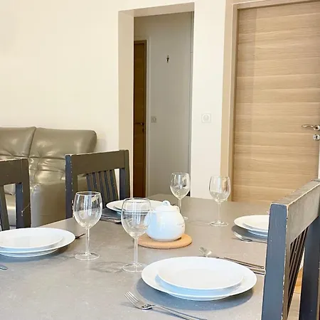 107 - Tour Eiffel Luxe 15eme *