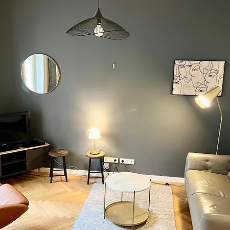 107 - Tour Eiffel Luxe 15eme *