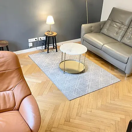 107 - Tour Eiffel Luxe 15eme *